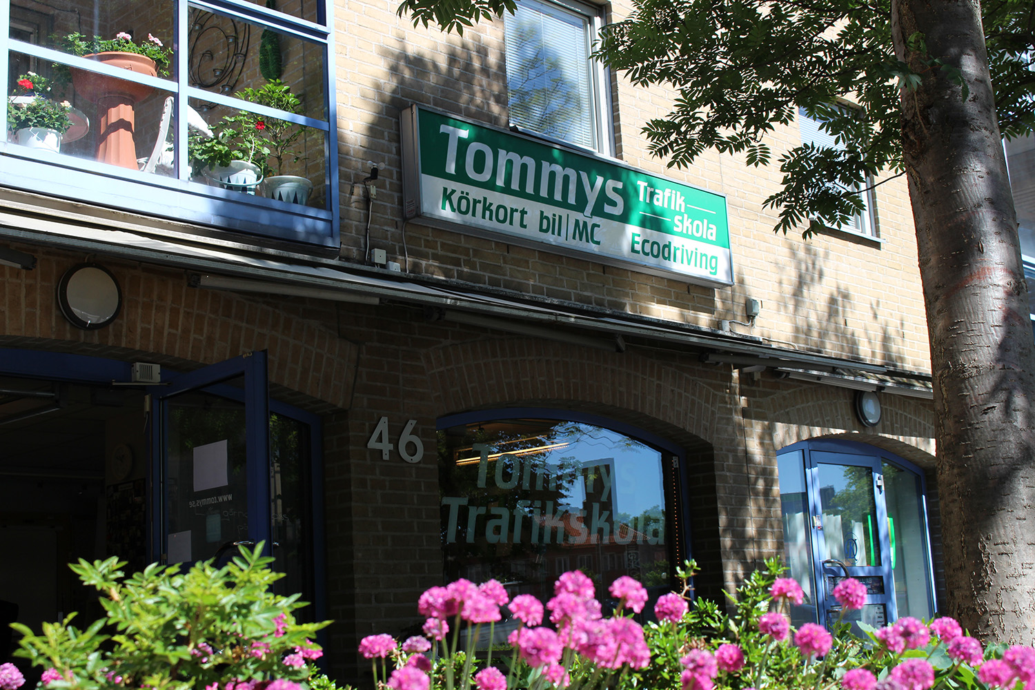 Ingången till Tommys Trafikskola